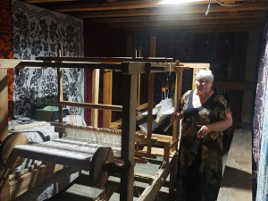 Cały dzień urządzaliśmy nowe miejsce na krosna. Otwarcie w piątek, 7.06.2024 r. Zapraszamy. Lewkowo Stare 35. Tak miło mi będzie zobaczyć znów wszystkich na swoim podwórku. Do zobaczenia.